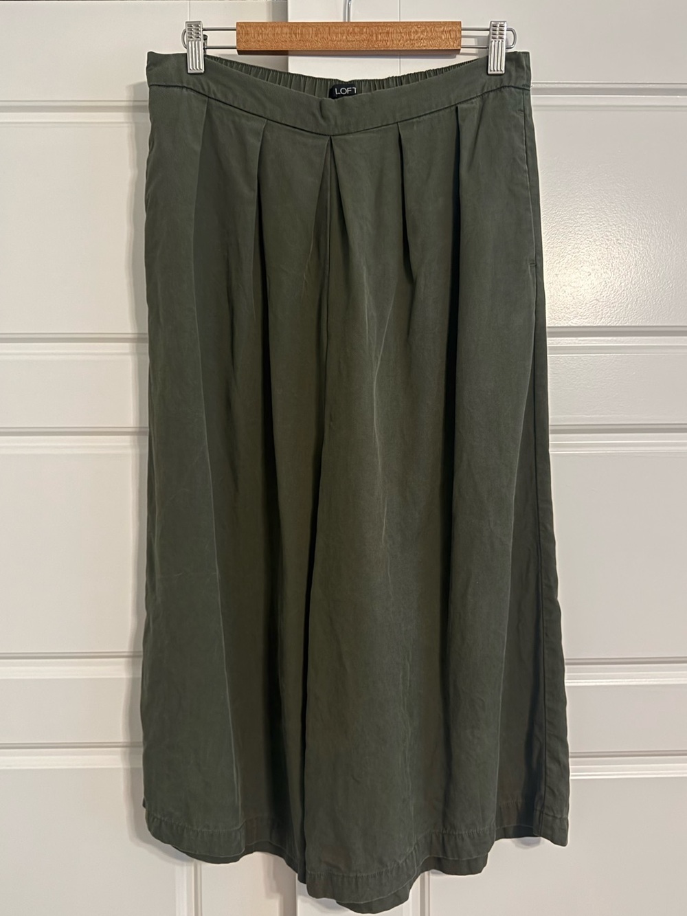LOFT Olive Green Wide-Leg Pleated Cropped Pants